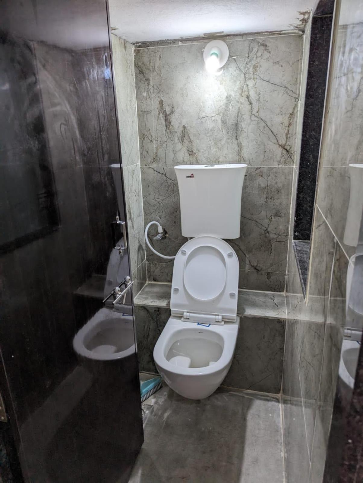 Swanky Sojourns Homestay โกลฮาปูร์ ภายนอก รูปภาพ