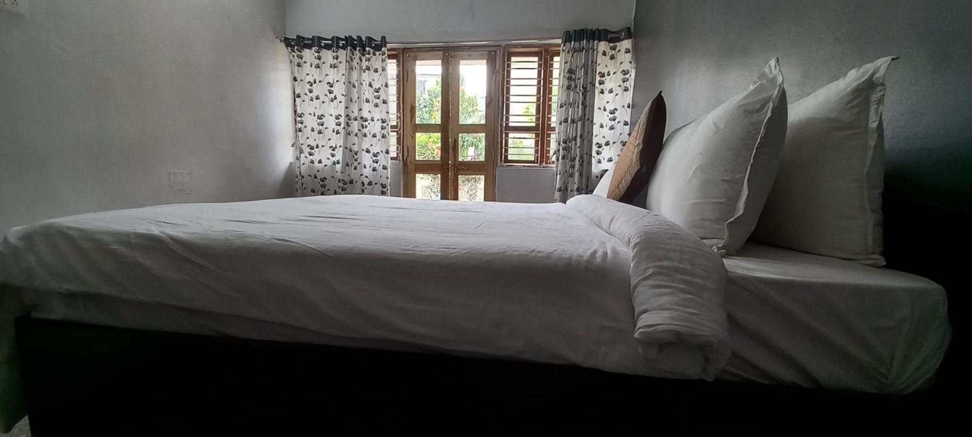 Swanky Sojourns Homestay โกลฮาปูร์ ภายนอก รูปภาพ